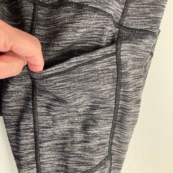 ‎VICTORIA’S SECRET, Knockout Capri Leggings,Gray, XS - Picture 4 of 12
